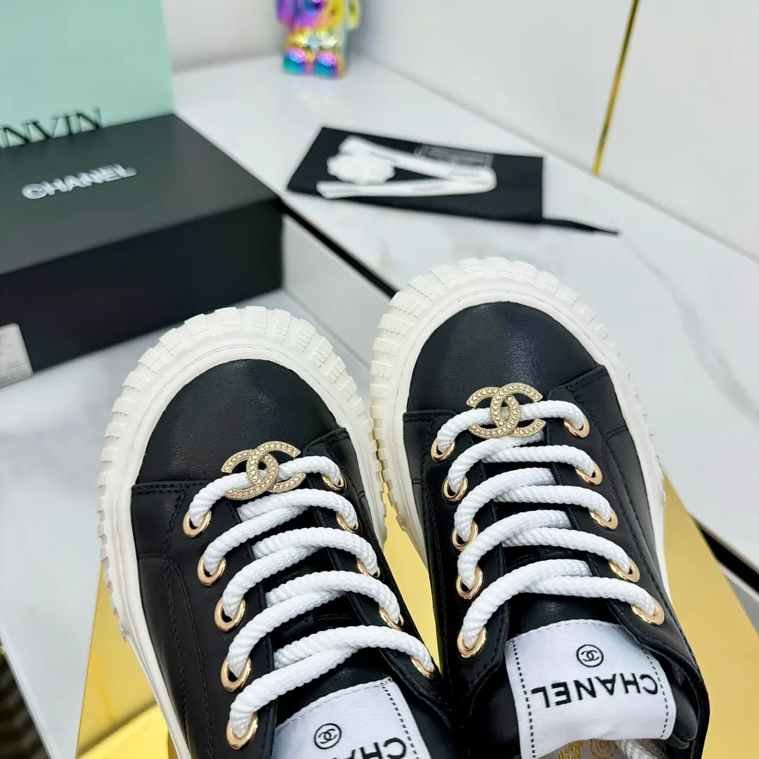 👟👟Ex-factory price 620👟👟 Chanel bread shoes ~ original calfskin panda shoes Chanel 25C latest hot style panda black and white sports shoes casual sneakers Xiaoxiang hot item classic black and white panda color coco girls must pay Fabric: original custom mixed sheepskin lining: original imported breathable mesh lining outsole: Original molded rubber + TPU combination Size: Women's 35-41 👉 👉 👉